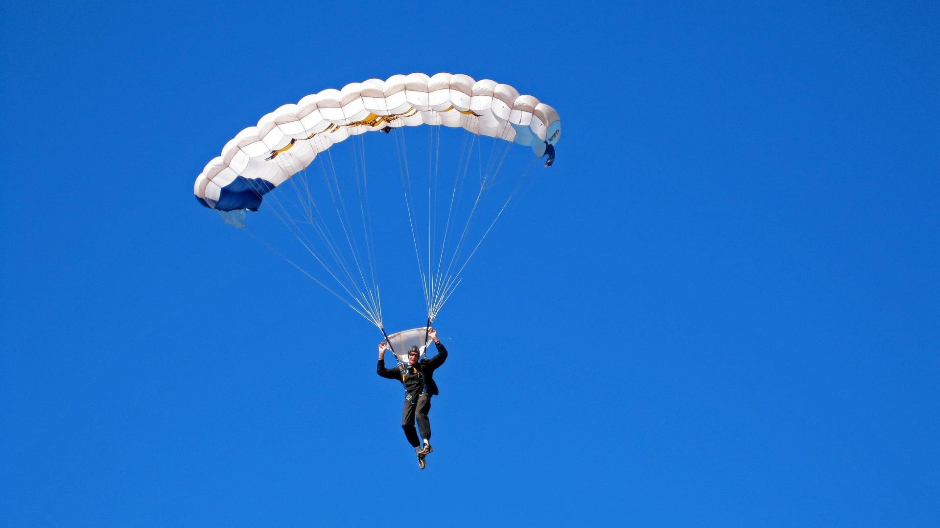 英超激烈角逐：场场精彩，悬念不断！，英超每轮集锦